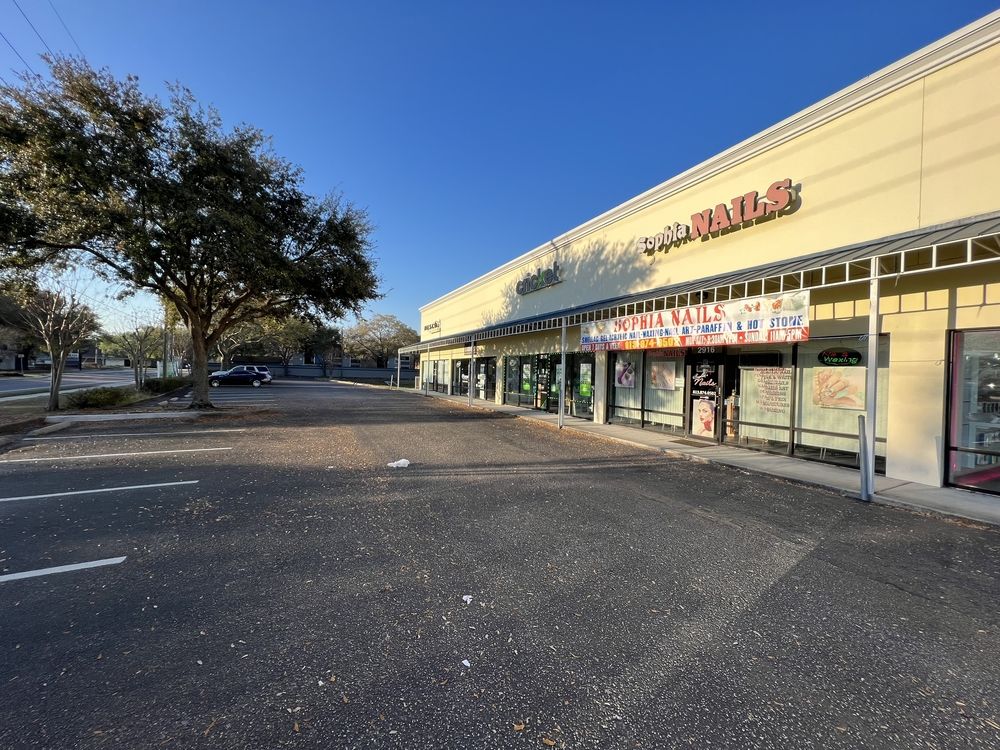 West Tampa / Stadium Retail: 2910 N Himes Ave , Tampa, FL 33607